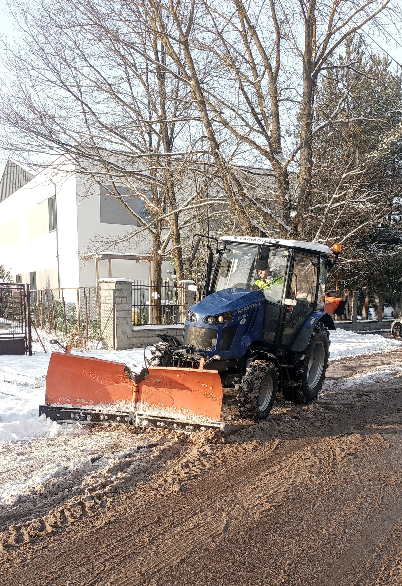 Informacja o zimowym utrzymaniu dróg i chodników w naszej gminie.